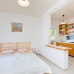 Daire Apartmets Sutmiholjska *