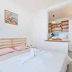 Daire Apartmets Sutmiholjska